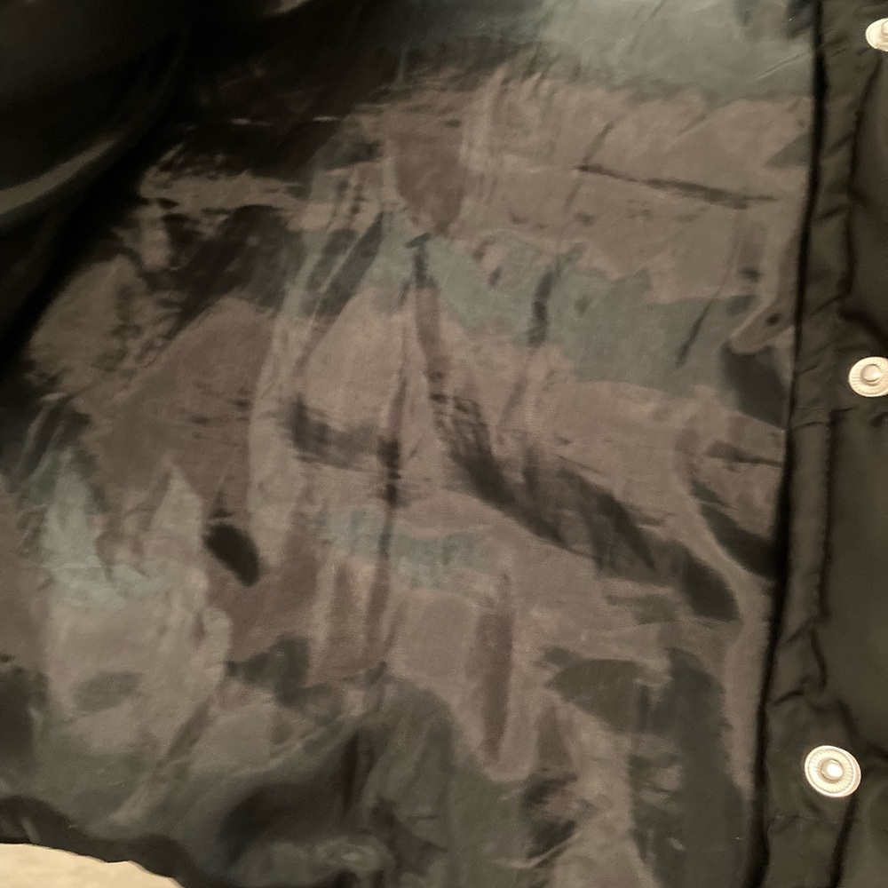 Black puffer vest! Great condition - Picture 4 of 7